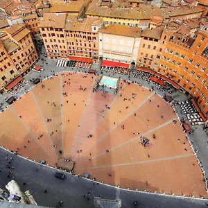 Stilmoderno Very Close To Campo Square In The Heart Of Historic Center Of Siena